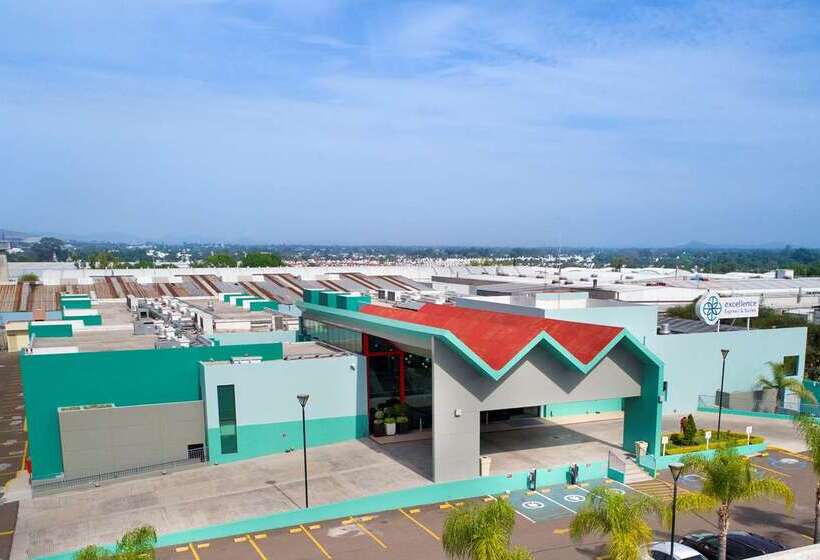 فندق Excellence Express & Suites