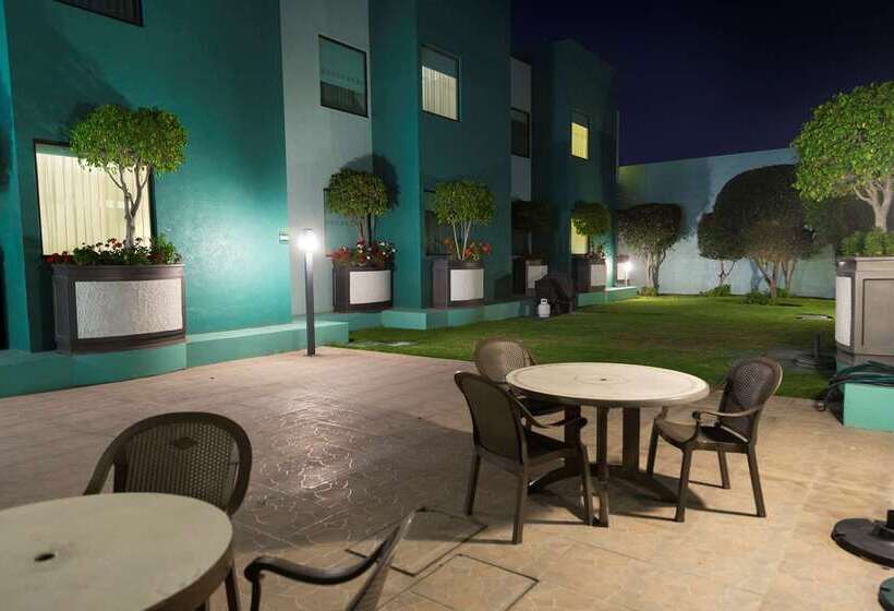 فندق Excellence Express & Suites