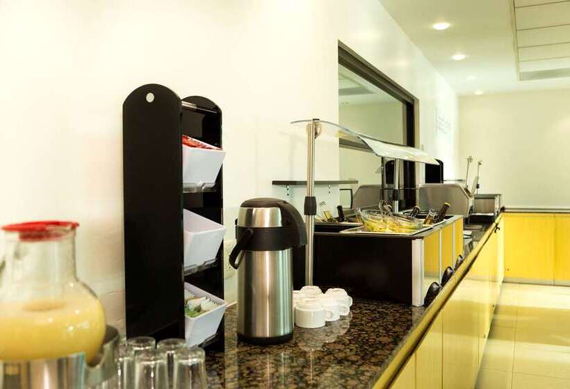 فندق Excellence Express & Suites