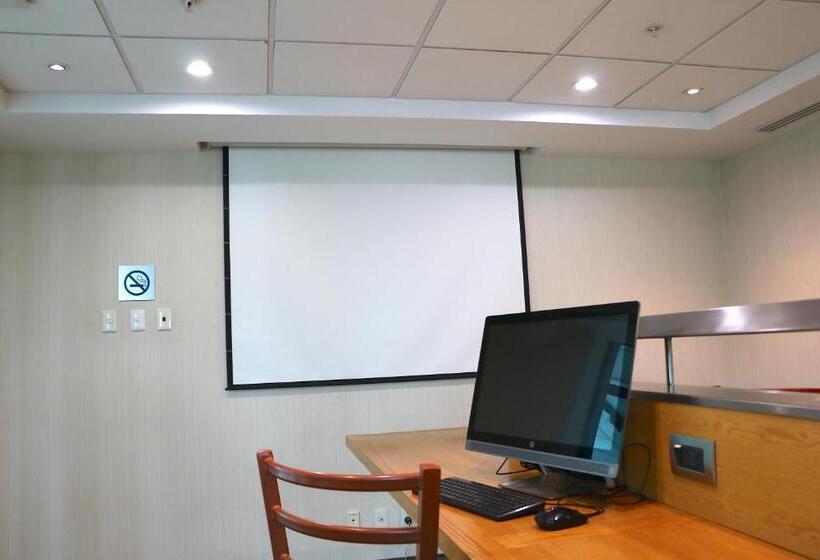 فندق Excellence Express & Suites