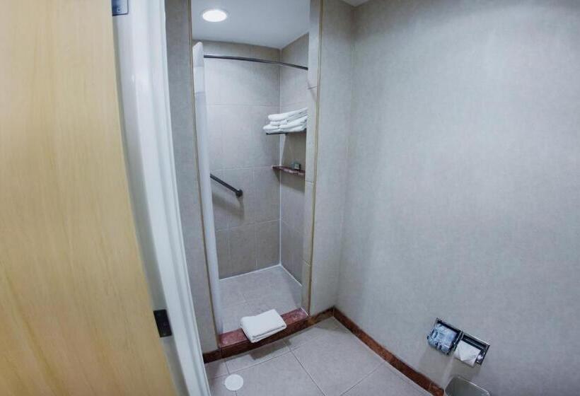 فندق Excellence Express & Suites