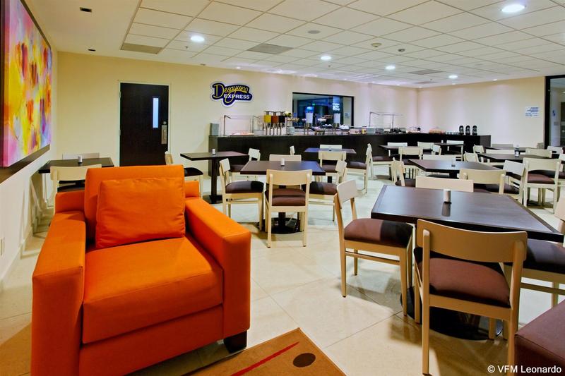 فندق Excellence Express & Suites