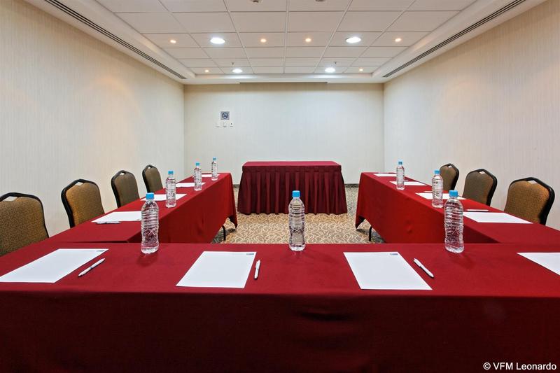 فندق Excellence Express & Suites