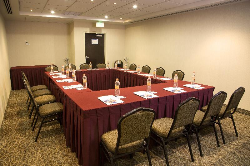 فندق Excellence Express & Suites