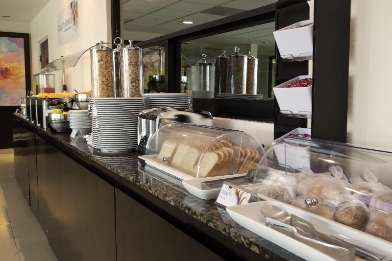 فندق Excellence Express & Suites