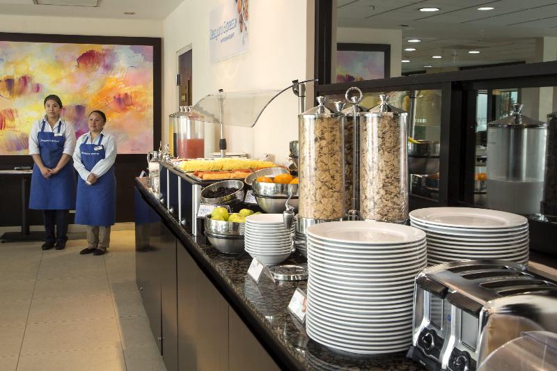 فندق Excellence Express & Suites