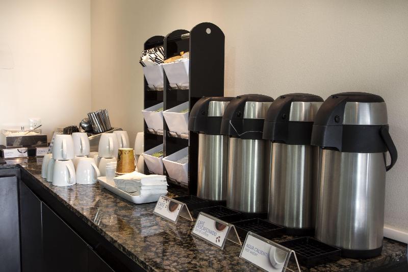 فندق Excellence Express & Suites