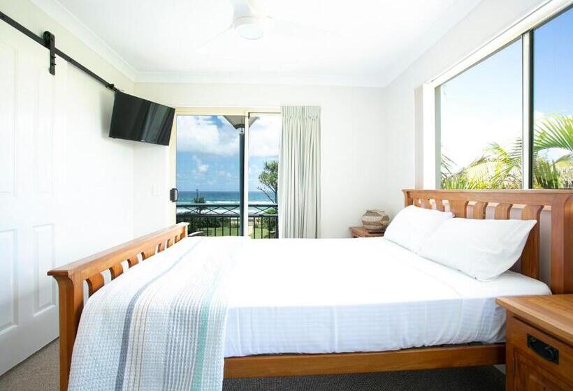 هتل Golden Riviera Absolute Beachfront Resort