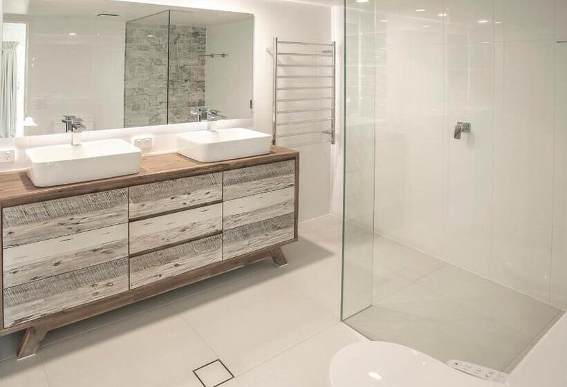 هتل Golden Riviera Absolute Beachfront Resort