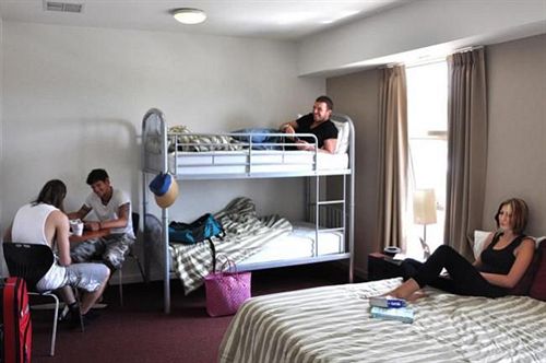 Отель Habitat Hq Hostel