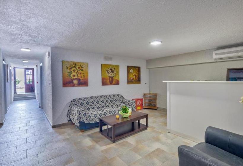 Отель Halaris Rooms