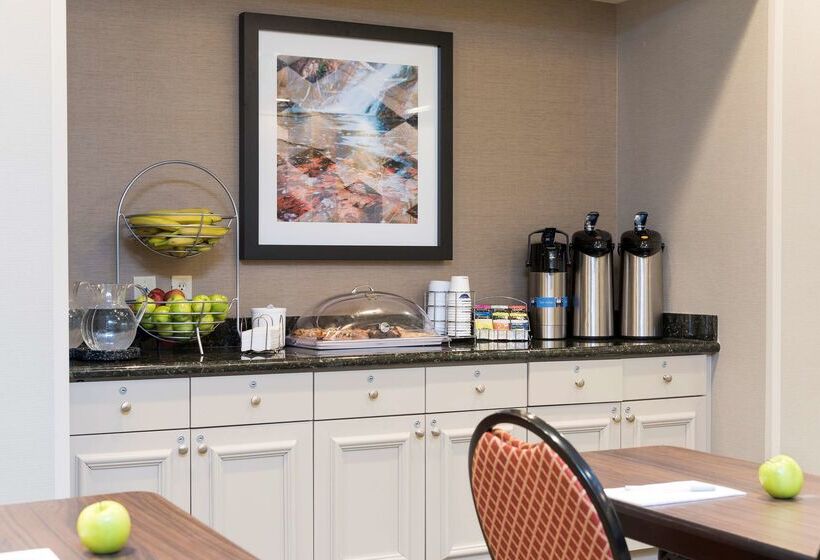 هتل Hampton Inn & Suites Hartfordmanchester