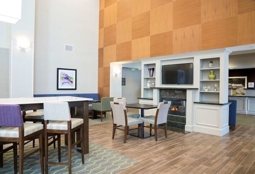 هتل Hampton Inn & Suites Hartfordmanchester