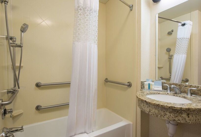 هتل Hampton Inn & Suites Hartfordmanchester