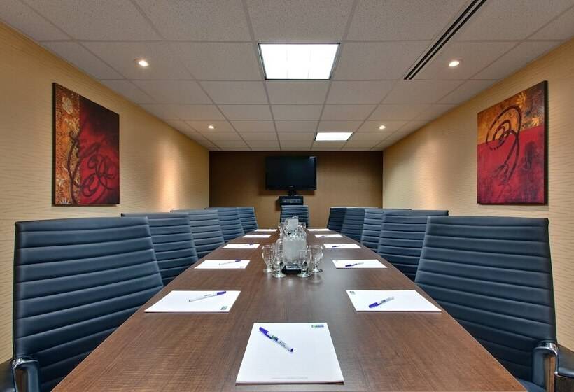 Holiday Inn Express Hotel & Suites Chatham South, An Ihg