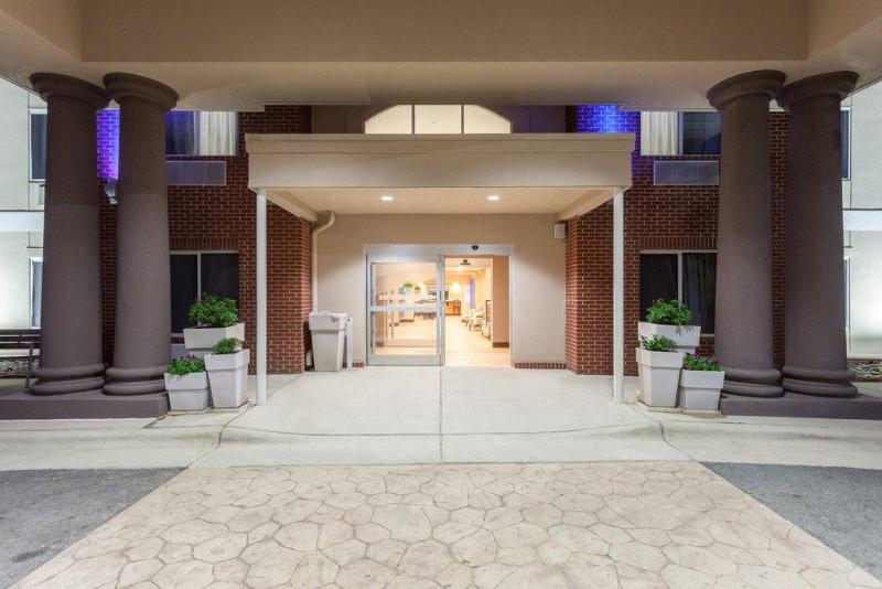 Holiday Inn Express Hotel & Suites Mebane, An Ihg