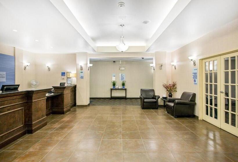 호텔 Ramada By Wyndham Prince Albert