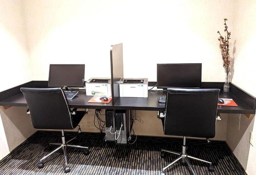 호텔 Ramada By Wyndham Prince Albert