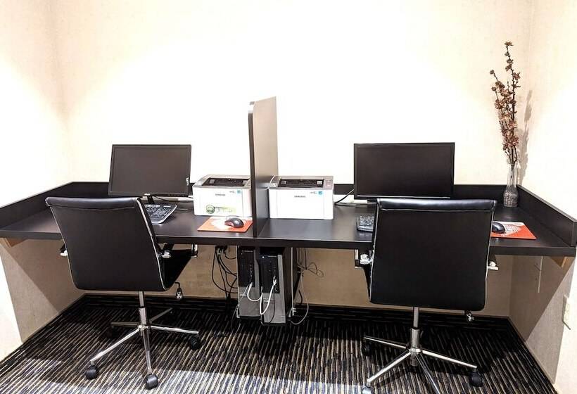 호텔 Ramada By Wyndham Prince Albert