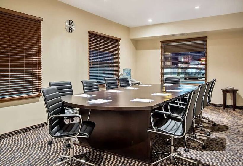 호텔 Ramada By Wyndham Prince Albert