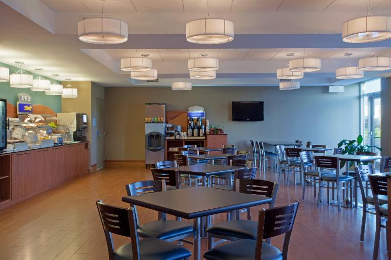 Holiday Inn Express Hotel & Suites Saint   Hyacinthe, An Ihg