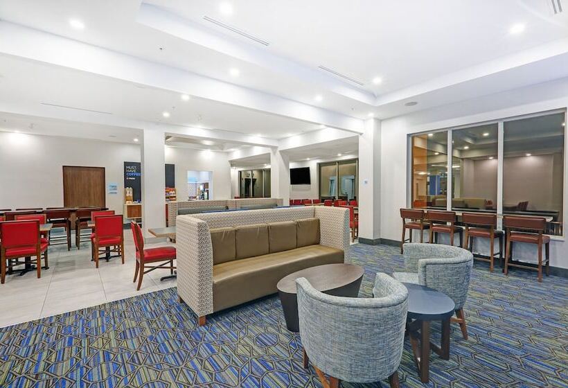 فندق Holiday Inn Express & Suites   Woodstock, On Canada