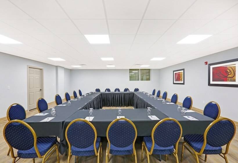 فندق Holiday Inn Express & Suites   Woodstock, On Canada