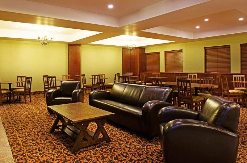 فندق Holiday Inn Express & Suites Drayton Valley, An Ihg
