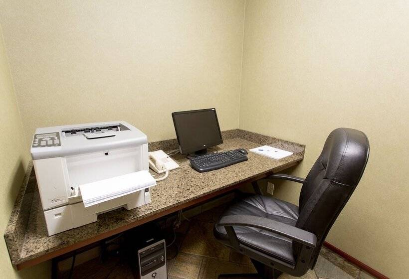 فندق Holiday Inn Express & Suites Drayton Valley, An Ihg