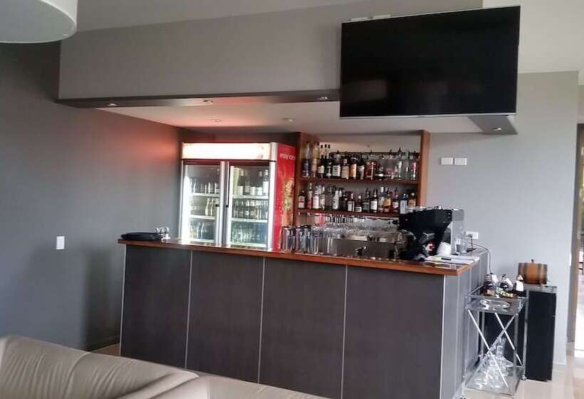 בית מלון כפרי Horsham International