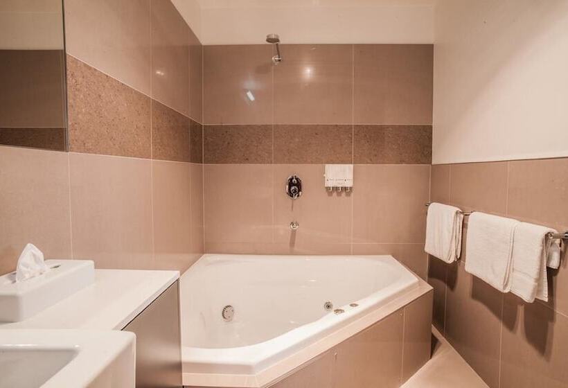 בית מלון כפרי Horsham International