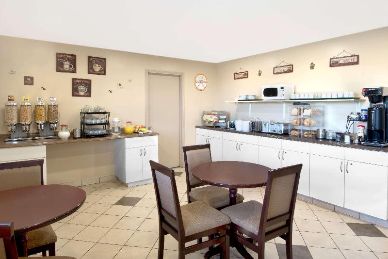 ホテル Howard Johnson By Wyndham Red Deer