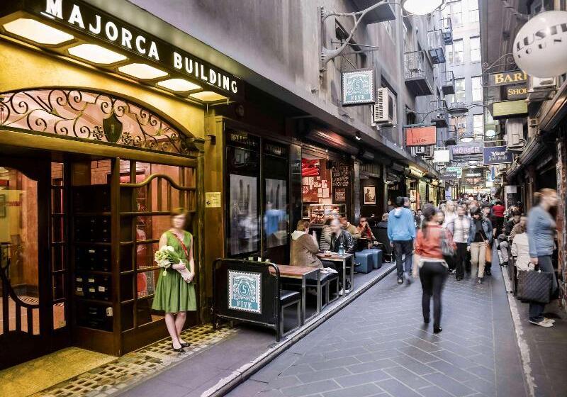 בית מלון כפרי Ibis Budget Melbourne Cbd