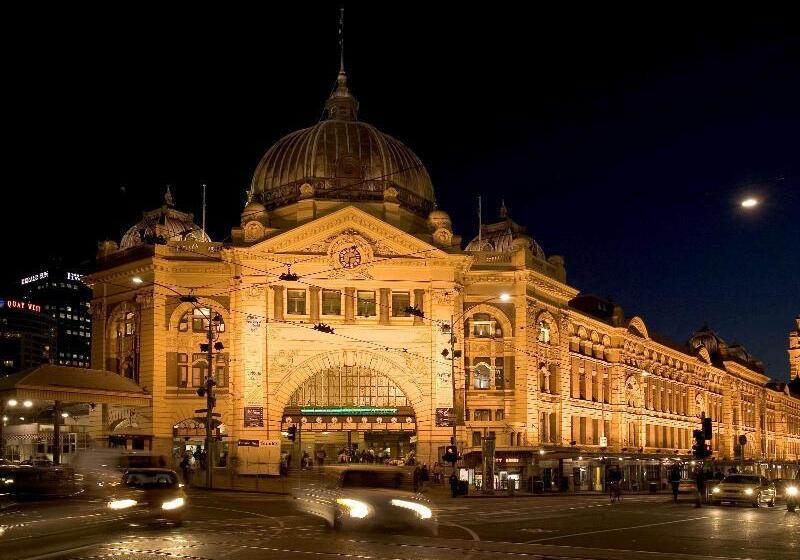 בית מלון כפרי Ibis Budget Melbourne Cbd