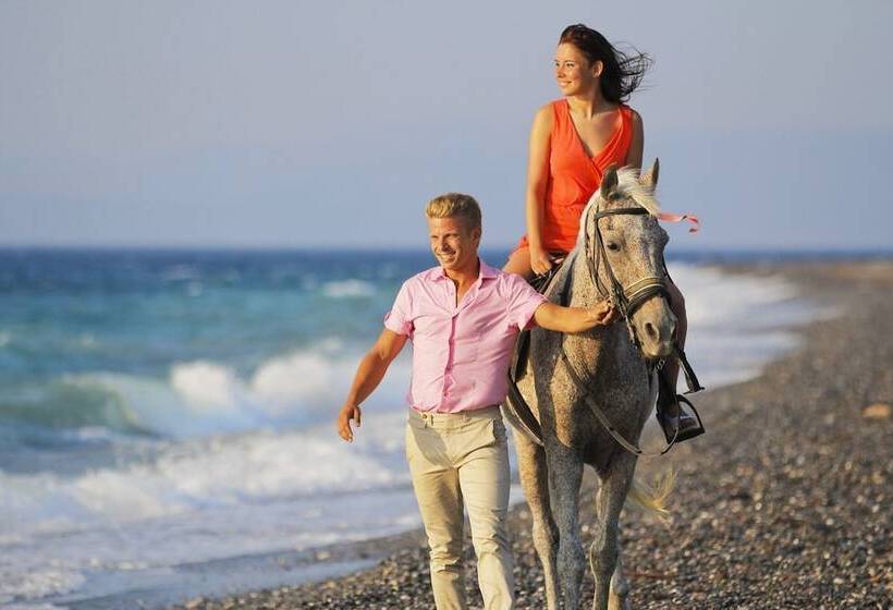 ホテル Kipriotis Maris Suites