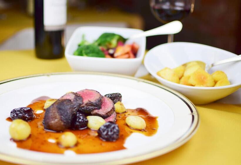 Отель La Fleur De Lys