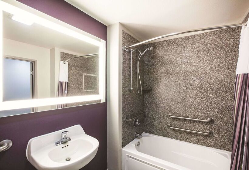 فندق La Quinta By Wyndham Walker   Denham Springs