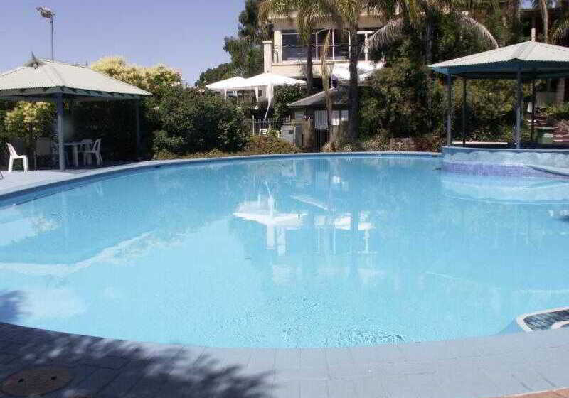 هتل Lake Hume Resort