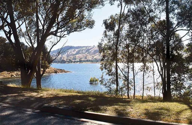 هتل Lake Hume Resort