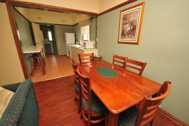 هتل Lake Hume Resort