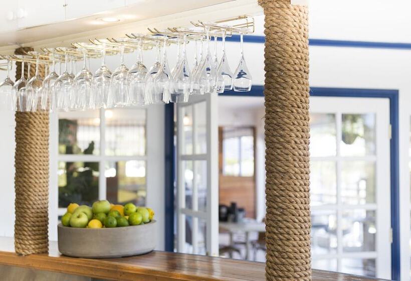 هتل Lake Hume Resort