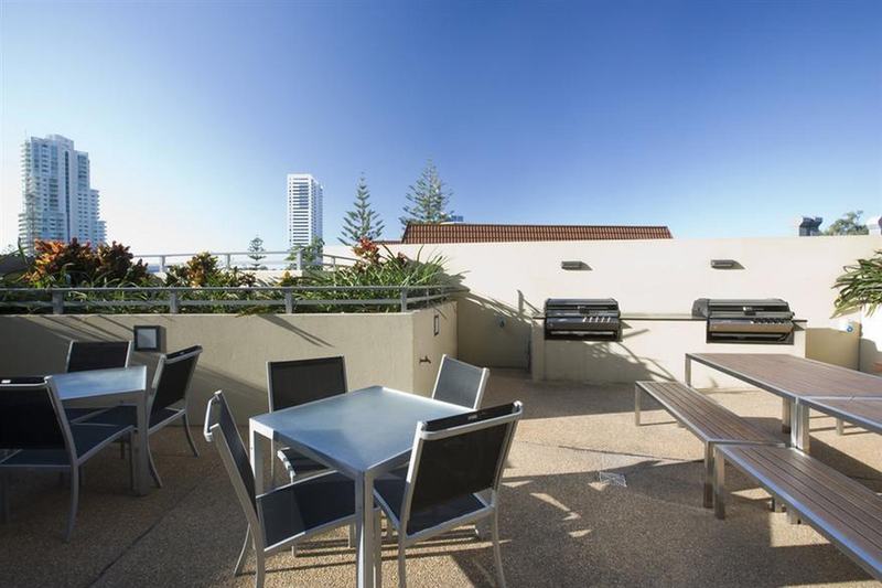 هتل Mantra Broadbeach On The Park