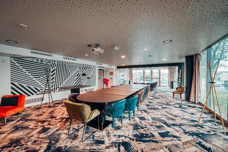 Отель Cowool Cergy