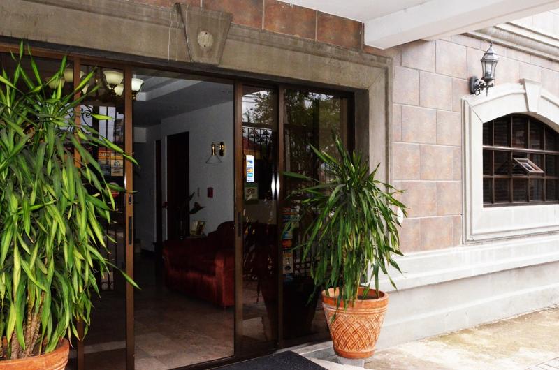 Отель Plaza Real Suites & Apartments San Jose