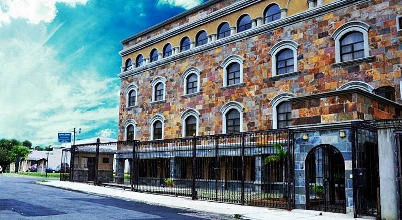 Отель Plaza Real Suites & Apartments San Jose