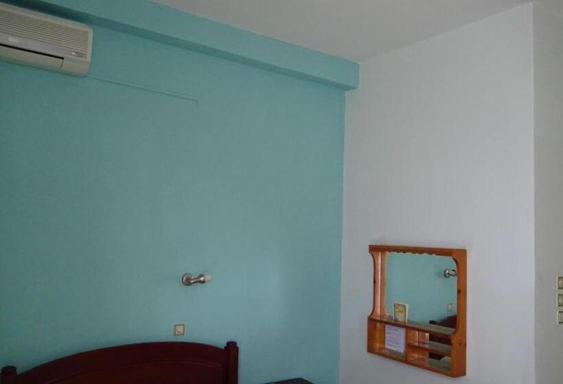 בית מלון כפרי Poros House