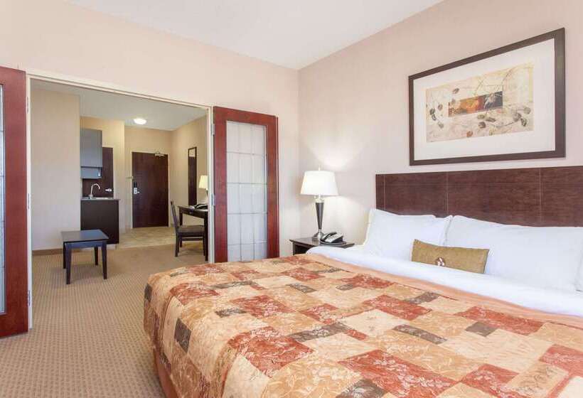 فندق Ramada By Wyndham Brooks