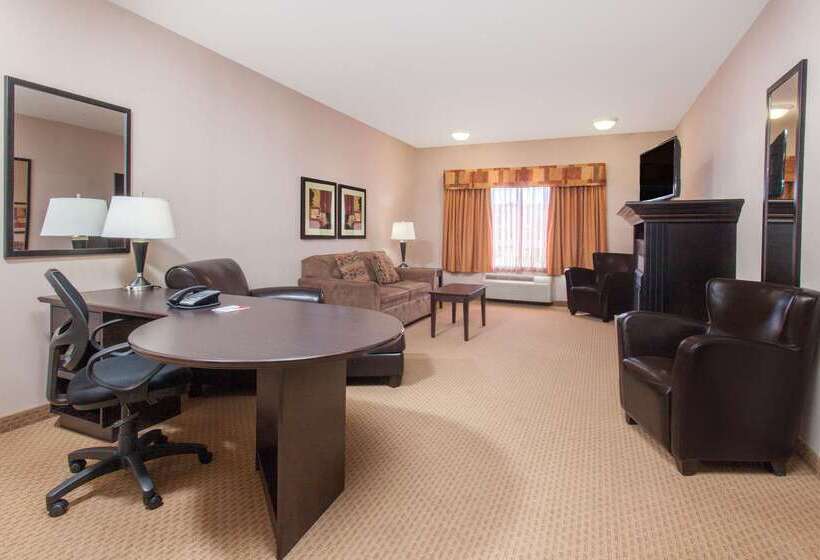 فندق Ramada By Wyndham Brooks