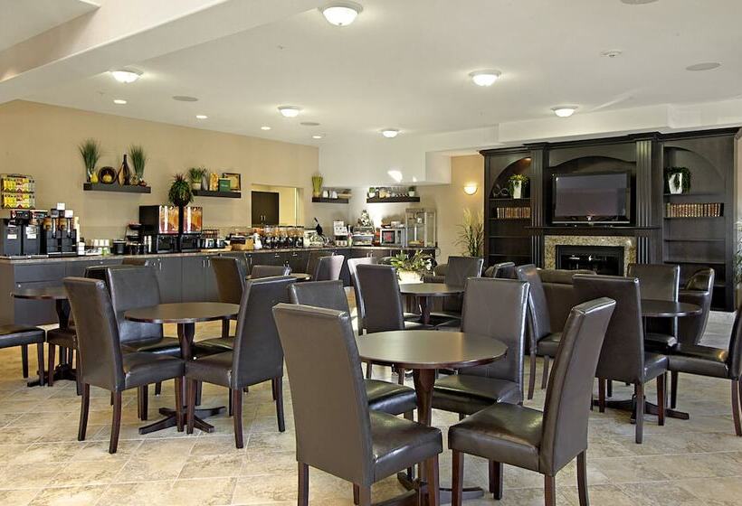 فندق Ramada By Wyndham Brooks