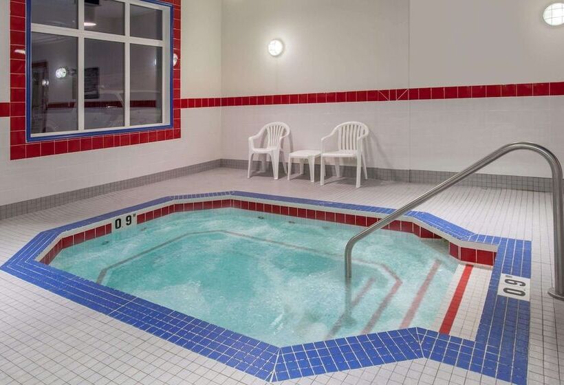 فندق Ramada By Wyndham Brooks